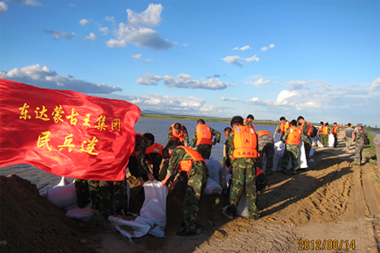 東達蒙古王集團民兵連積極支持抗洪搶險